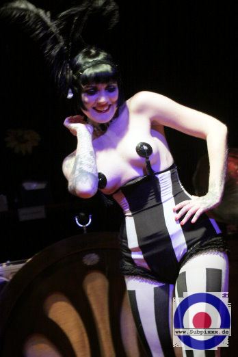 Cleo Viper (I) Ballroom Goes Burlesque - Neols Ballroom, Leipzig 15. September 2012 (19).JPG